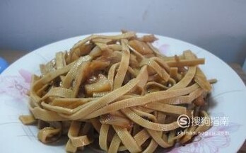 绿豆芽炒豆皮的家庭做法