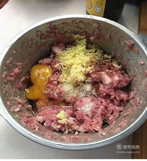 如何制作肉丸。