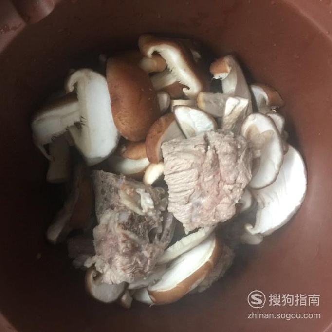 如何在家做香菇排骨汤好喝？