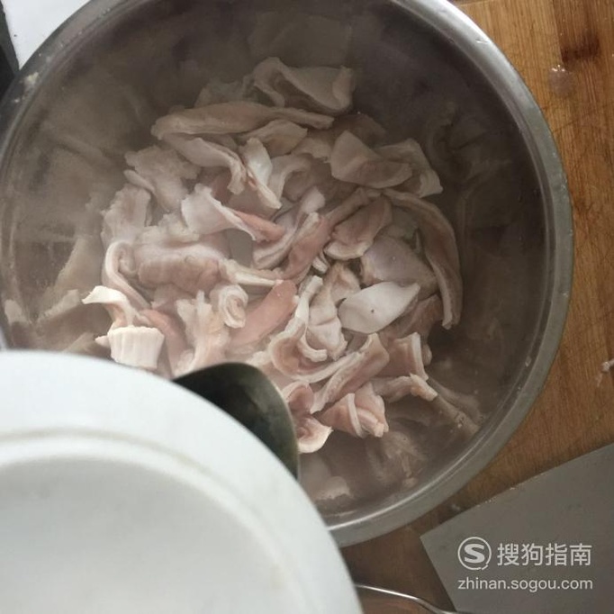 如何清理猪肚更干净？