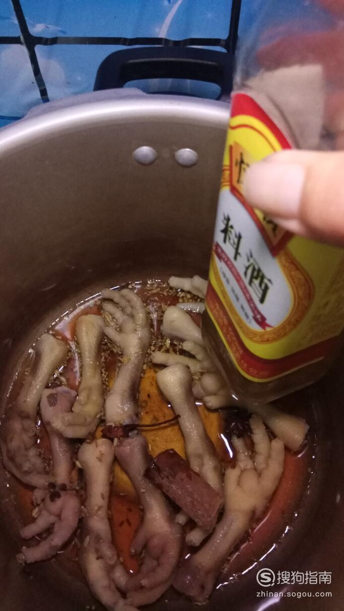 怎样做美味的高压锅版卤鸡爪？