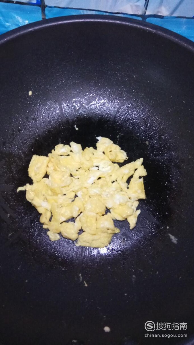 怎样做美味的青菜鸡蛋炒花卷？