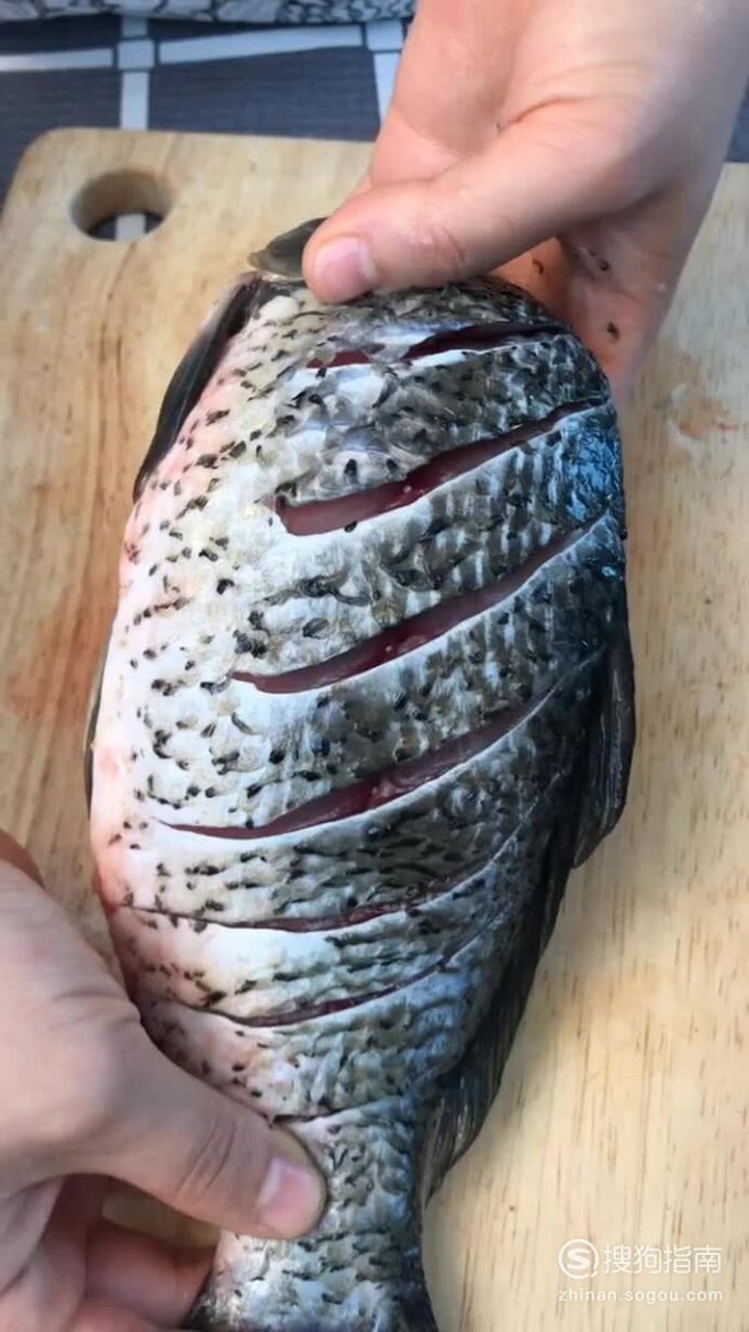 如何做红烧鲫鱼好吃？