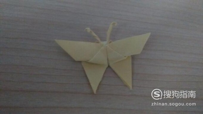 如何折立体的纸蝴蝶？