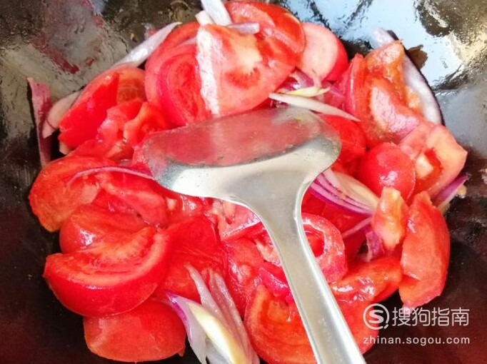西红柿圆葱炒鸡蛋的做法