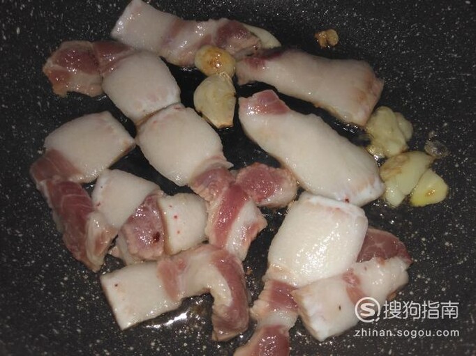 南瓜焖猪肉的做法