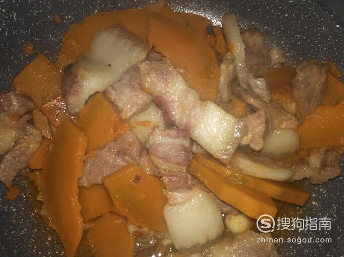 南瓜焖猪肉的做法