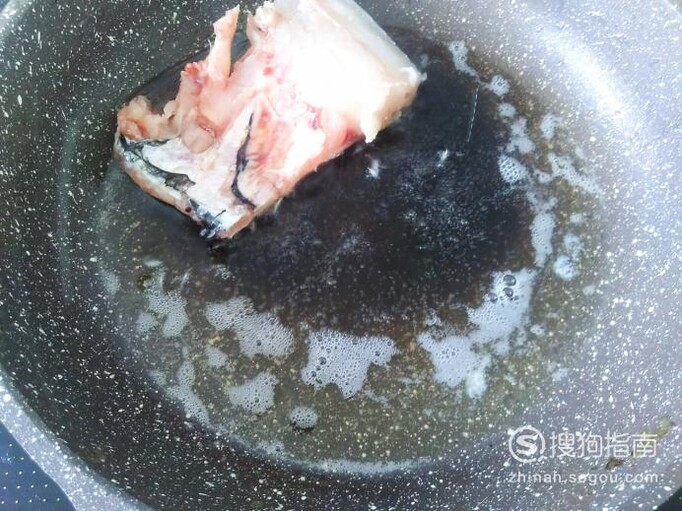煎焖酸辣鱼的做法
