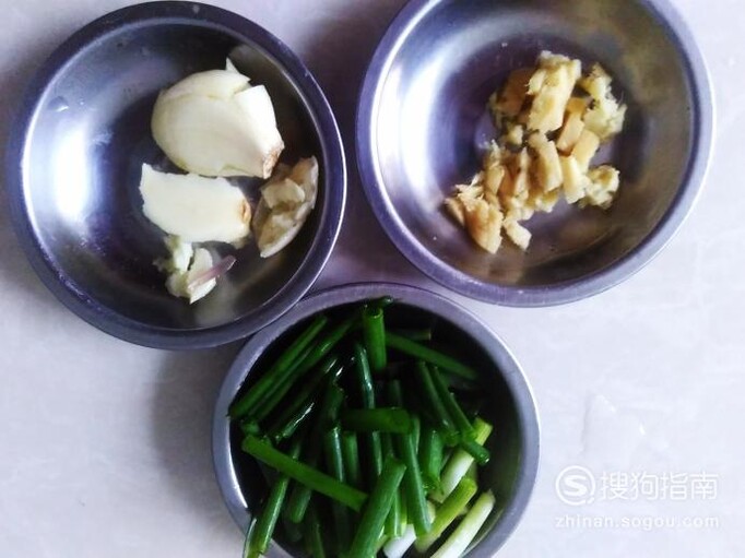 水豆腐焖鸡心的做法