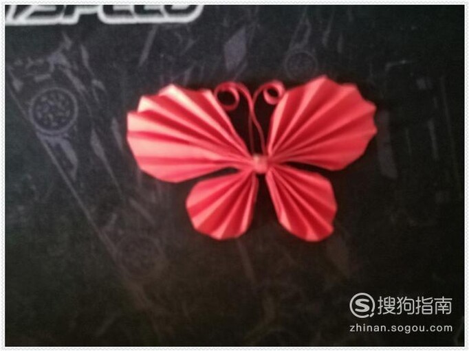 怎么用彩纸折漂亮的扇纹蝴蝶