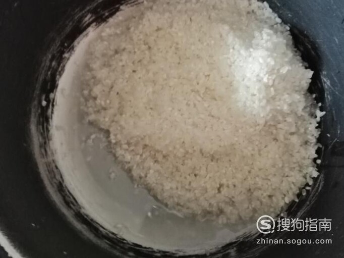 怎样用电饭锅蒸山药大米黑米饭？
