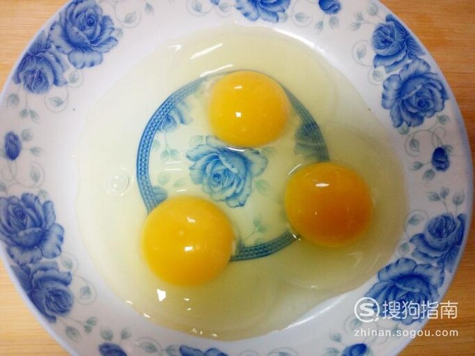 青尖椒炒胡萝卜鸡蛋的家常做法