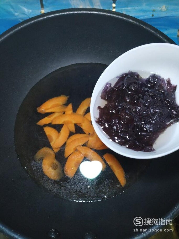 怎样做美味的紫菜胡萝卜蛋花汤？