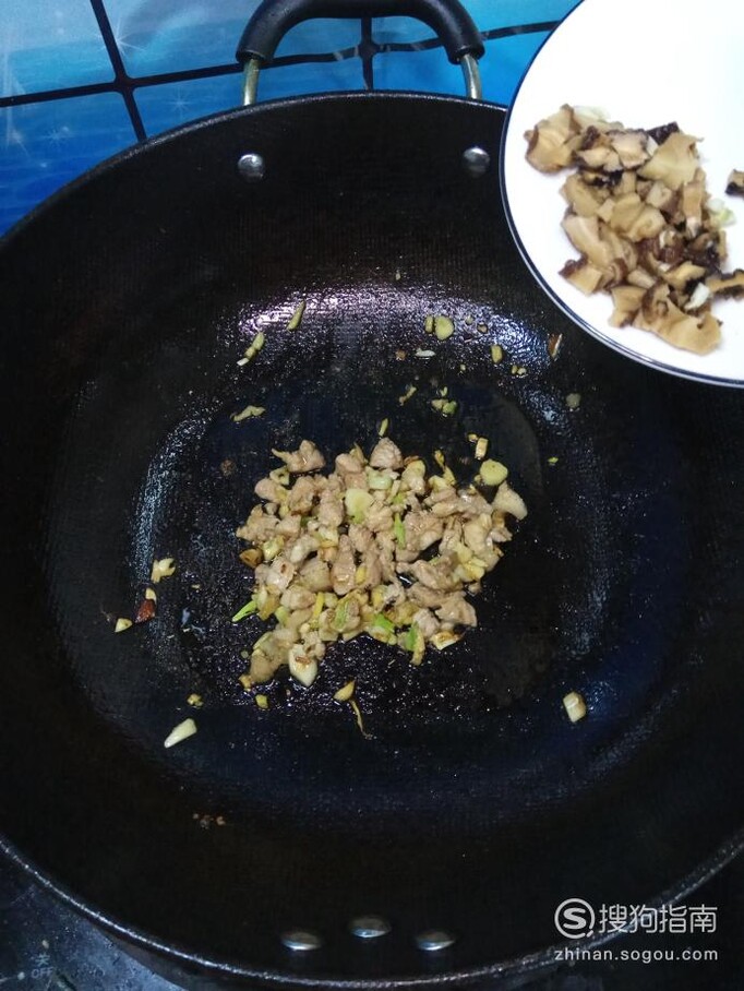 怎样做美味的香菇肉末蒸豆腐？