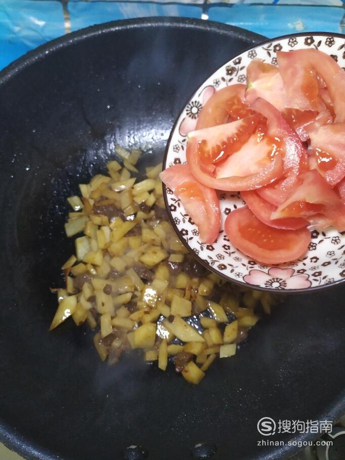 怎样做美味的西红柿土豆牛肉面？