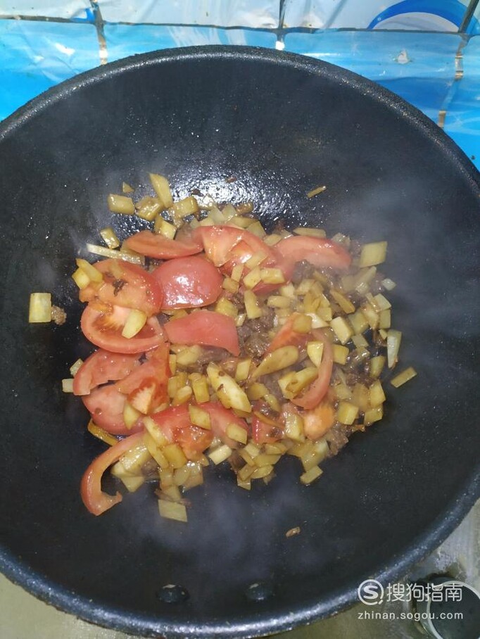 怎样做美味的西红柿土豆牛肉面？